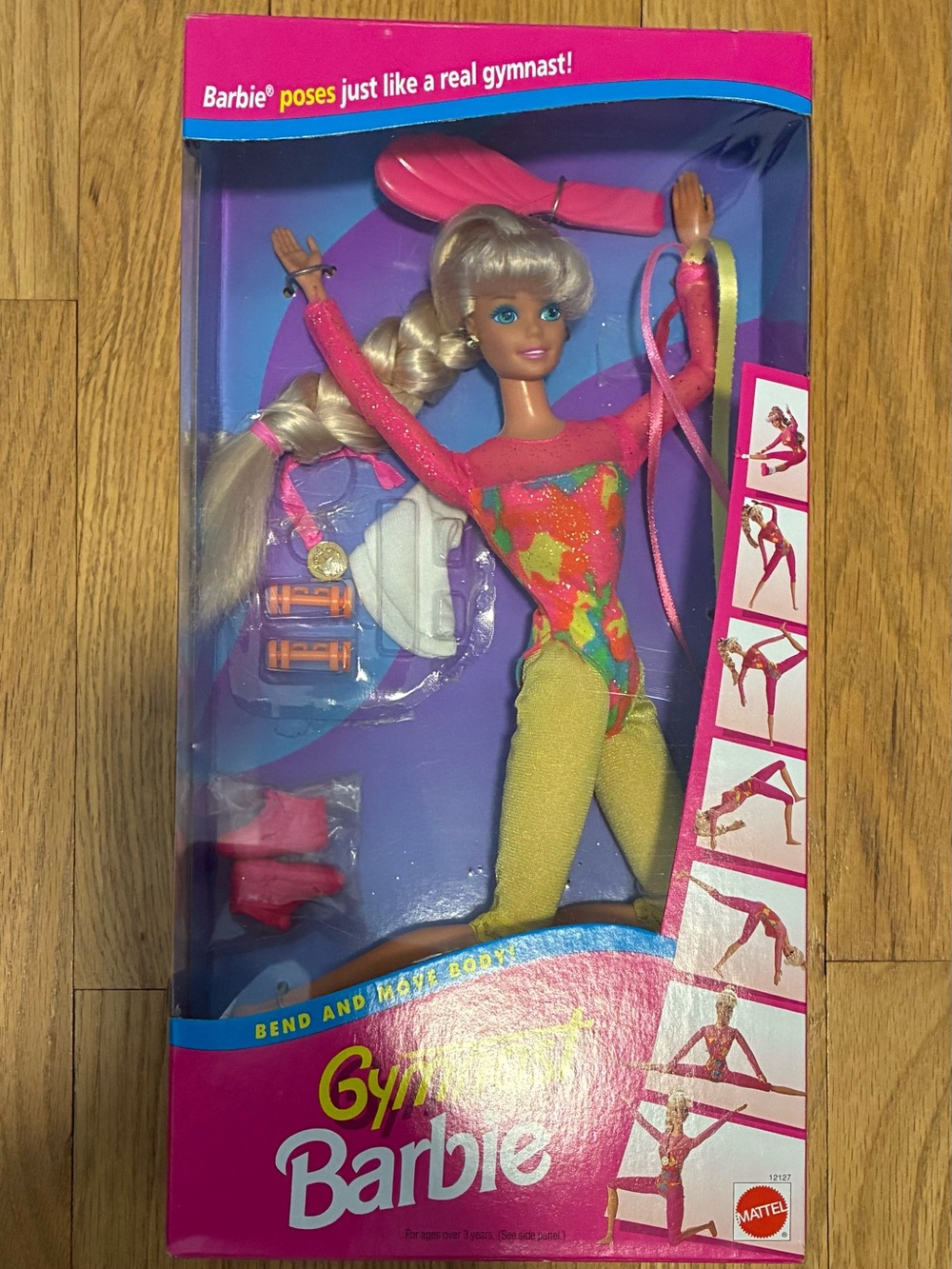NWT BARBIE GYMNAST BARBIE #12127
Barbie poses like a real gymnast!
©️1994 Mattel